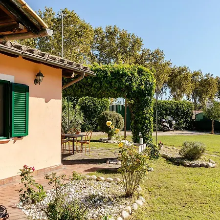 With Large Garden And Free Parking *