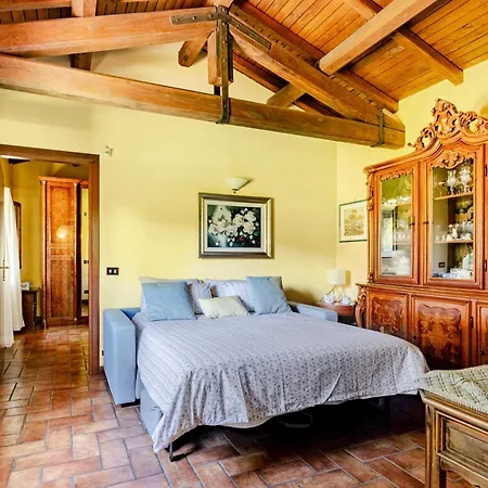 With Large Garden And Free Parking *