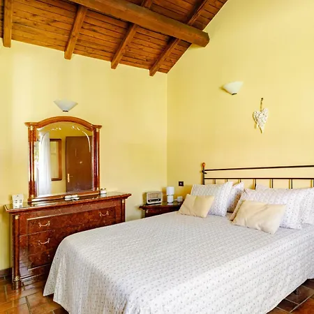 Вилла With Large Garden And Free Parking Рим
