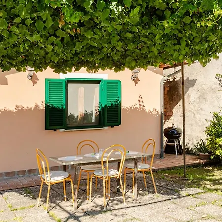 With Large Garden And Free Parking Вилла Рим