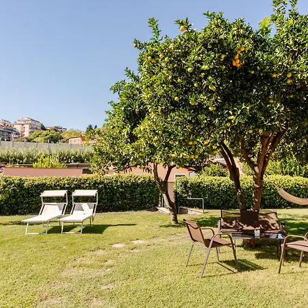 With Large Garden And Free Parking Рим